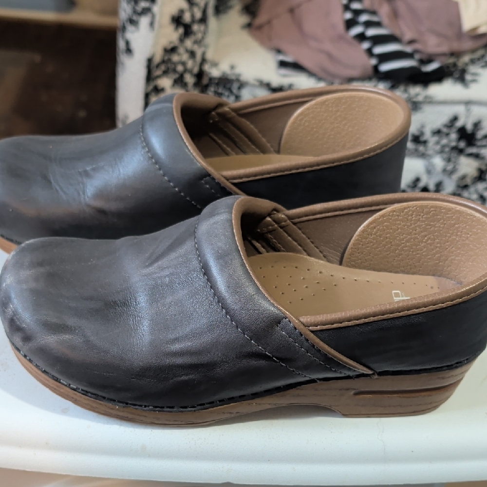 Dansko Size 40 Dark Blue/Black Leather Mules
